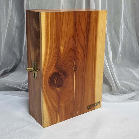 Holy Bible Illustrated Light of the World Edition Vintage Wood Cedar Box - Picture 5 of 15